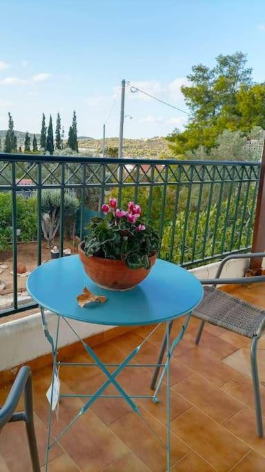 Marco Polo'S Mooring Cozy Navy House Apartman Anáviszosz Kültér fotó