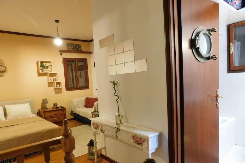 Marco Polo'S Mooring Cozy Navy House Apartman Anáviszosz Kültér fotó