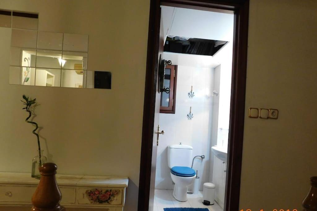 Marco Polo'S Mooring Cozy Navy House Apartman Anáviszosz Kültér fotó