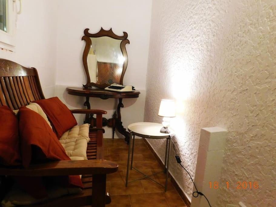 Marco Polo'S Mooring Cozy Navy House Apartman Anáviszosz Kültér fotó