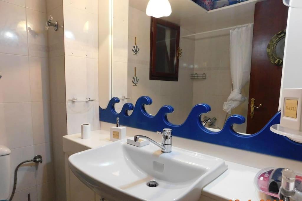Marco Polo'S Mooring Cozy Navy House Apartman Anáviszosz Kültér fotó